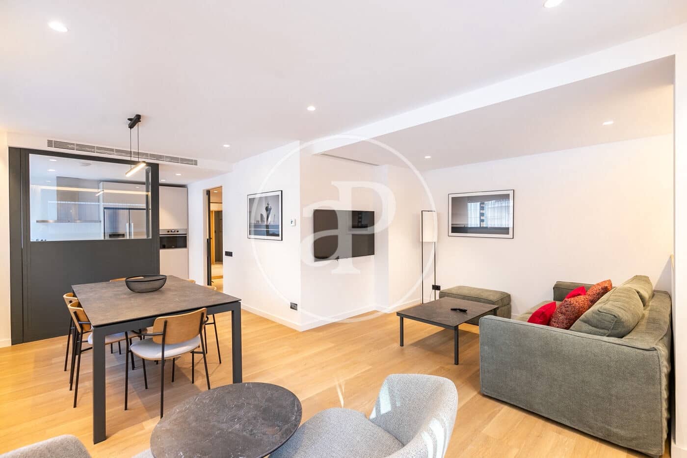 3 slaapkamer Appartement te huur in Barcelona stad met zwembad - € 4.700 (Ref: 8726148)