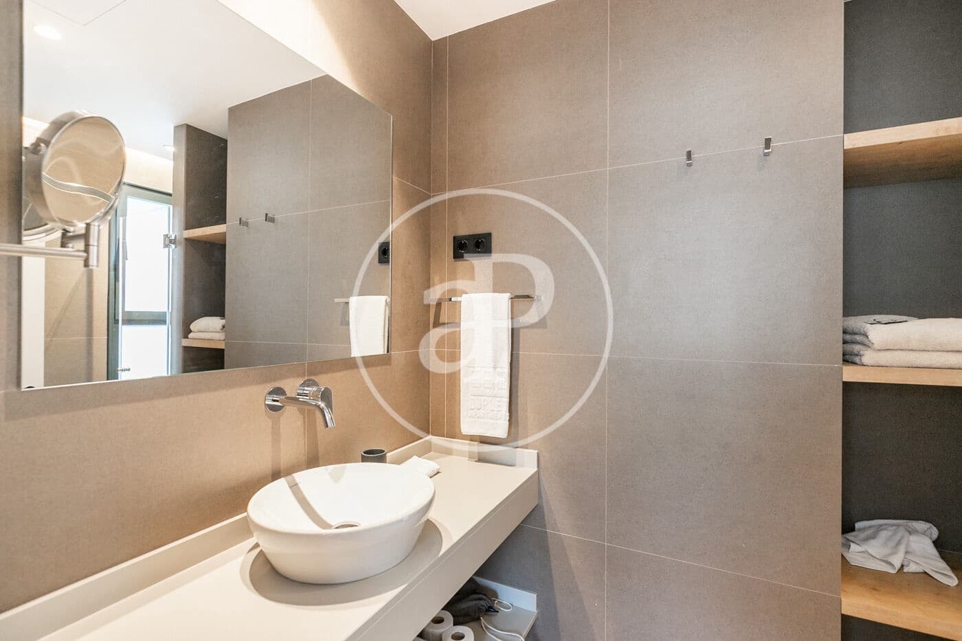 3 slaapkamer Appartement te huur in Barcelona stad met zwembad - € 4.700 (Ref: 8726148)