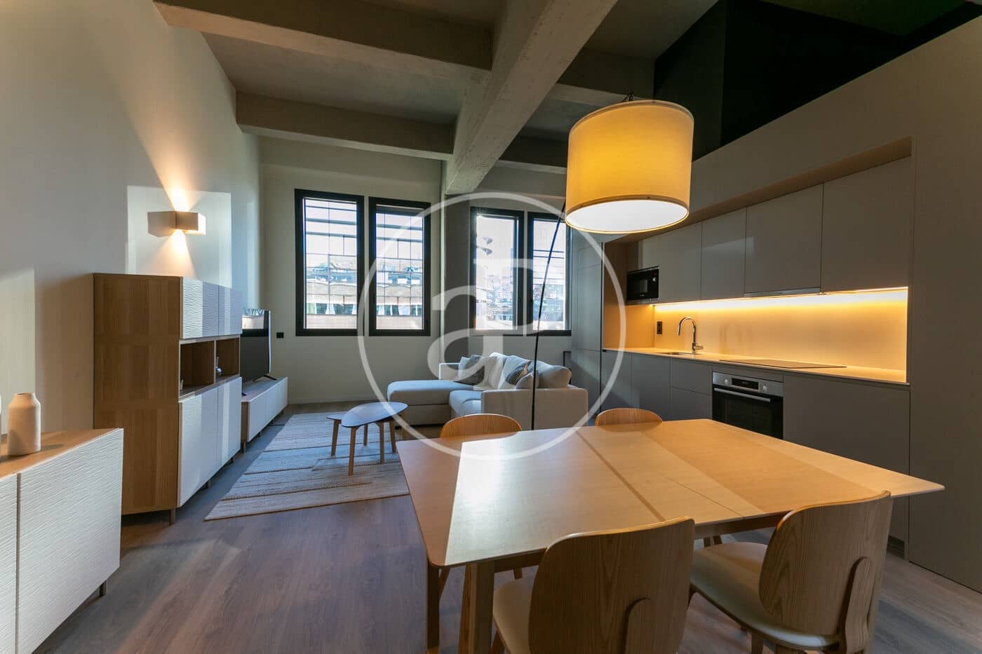 2 slaapkamer Appartement te huur in Barcelona stad met zwembad - € 2.860 (Ref: 8726172)