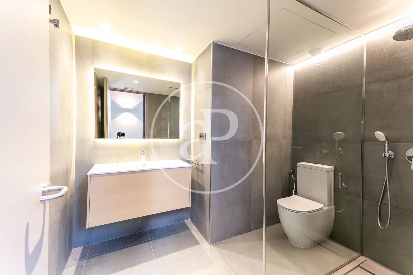 2 slaapkamer Appartement te huur in Barcelona stad met zwembad - € 2.860 (Ref: 8726172)