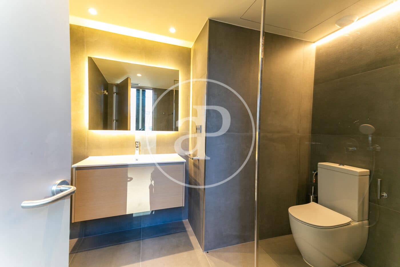 2 slaapkamer Appartement te huur in Barcelona stad met zwembad - € 2.860 (Ref: 8726172)