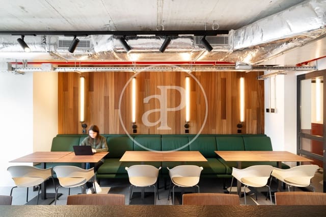 1 slaapkamer Appartement te huur in El Poblenou, Barcelona stad met zwembad - € 1.565 (Ref: 8726213)