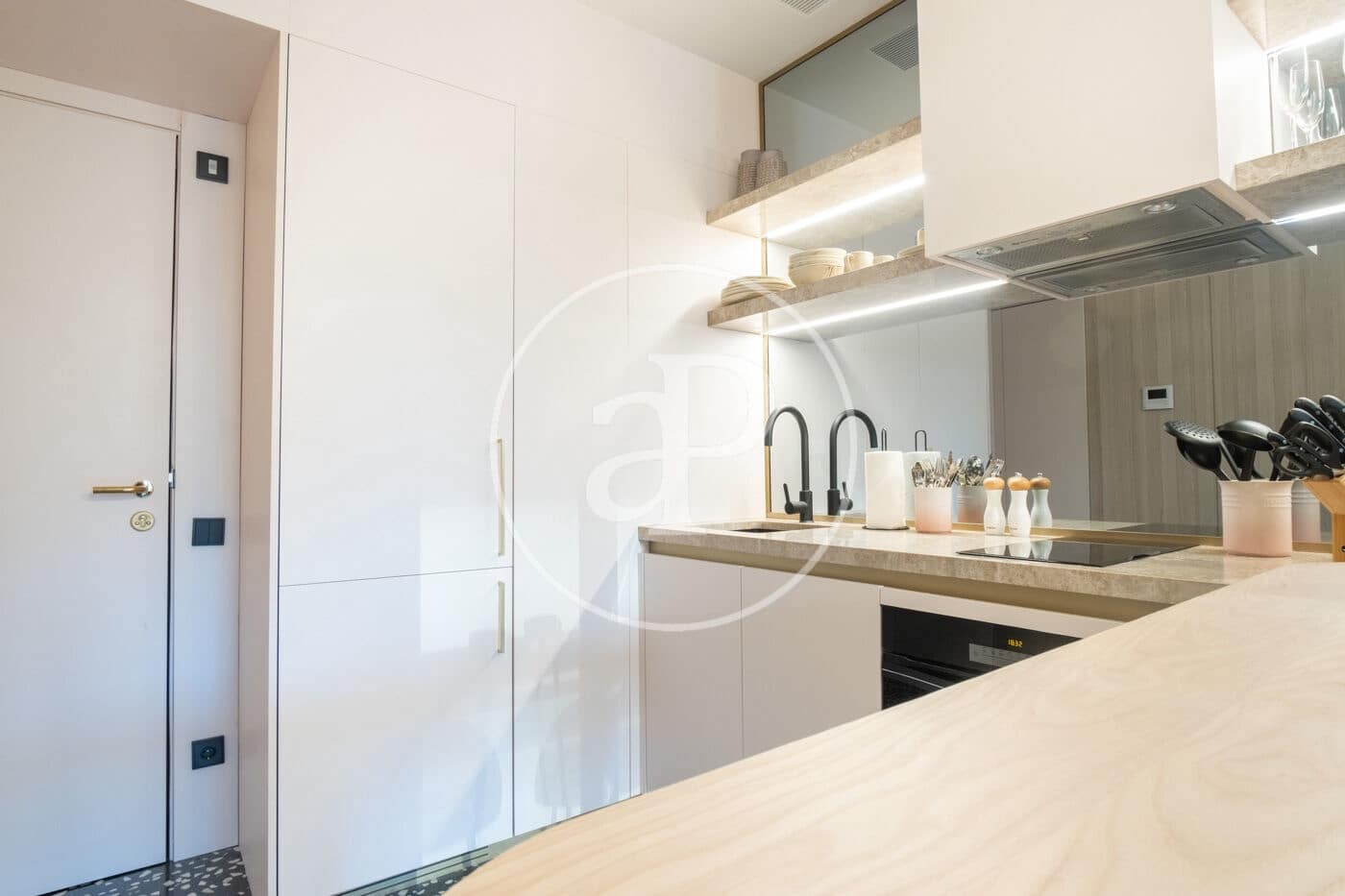 1 quarto Apartamento para arrendar em Barcelona cidade com piscina - 3 950 € (Ref: 8726224)