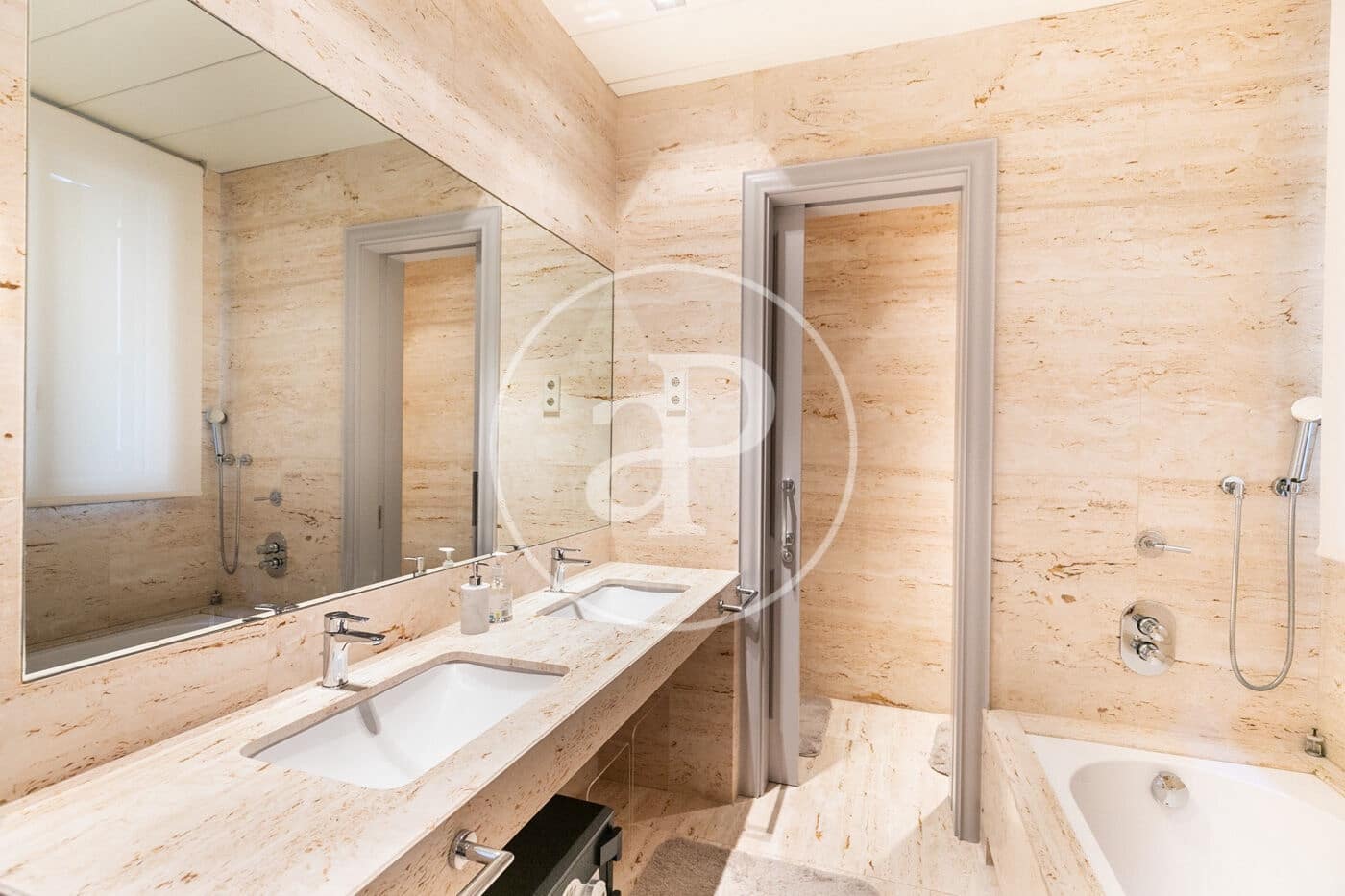 4 sypialnia Apartament do wynajęcia w Miasto Barcelona - 14 000 € (Ref: 8726227)