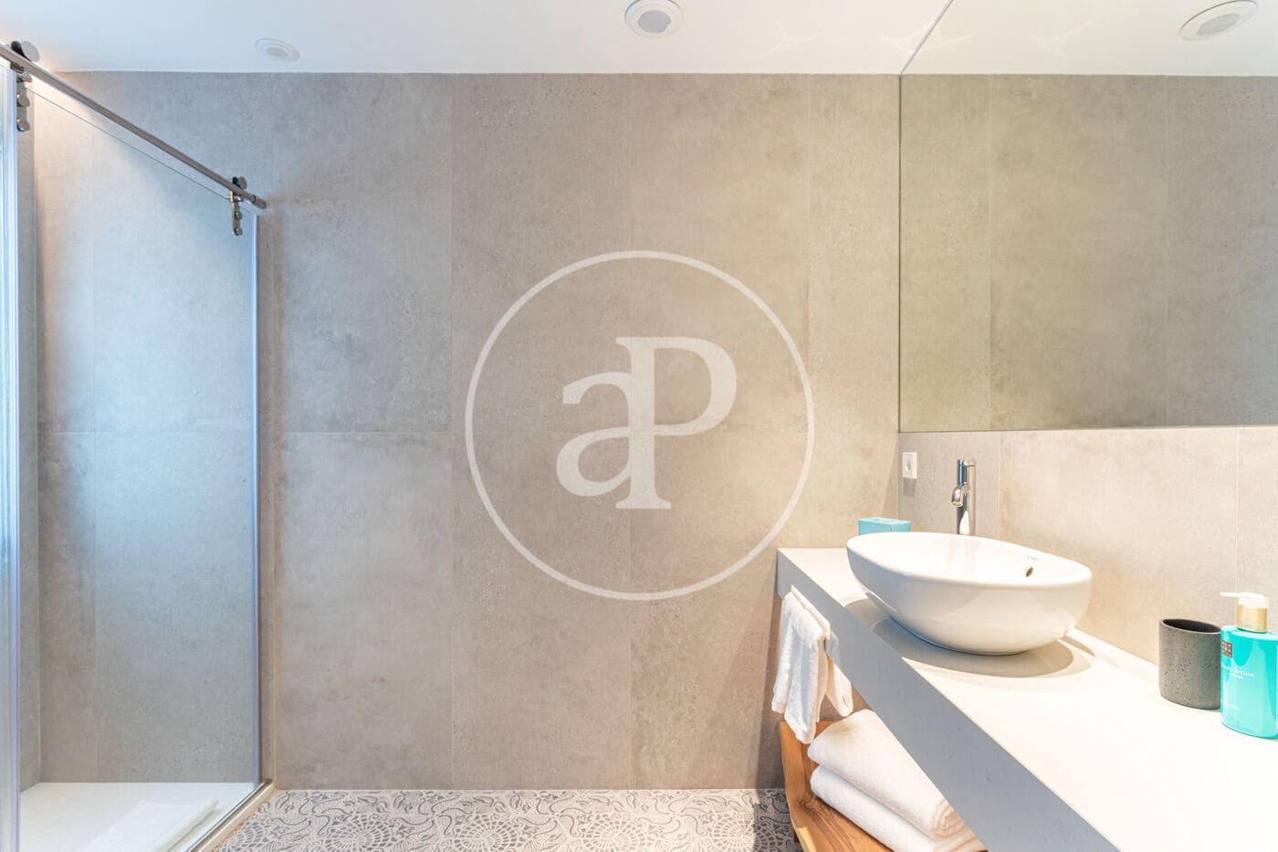 3 bedroom Apartment for rent in Barcelona city - € 8,500 (Ref: 8726231)