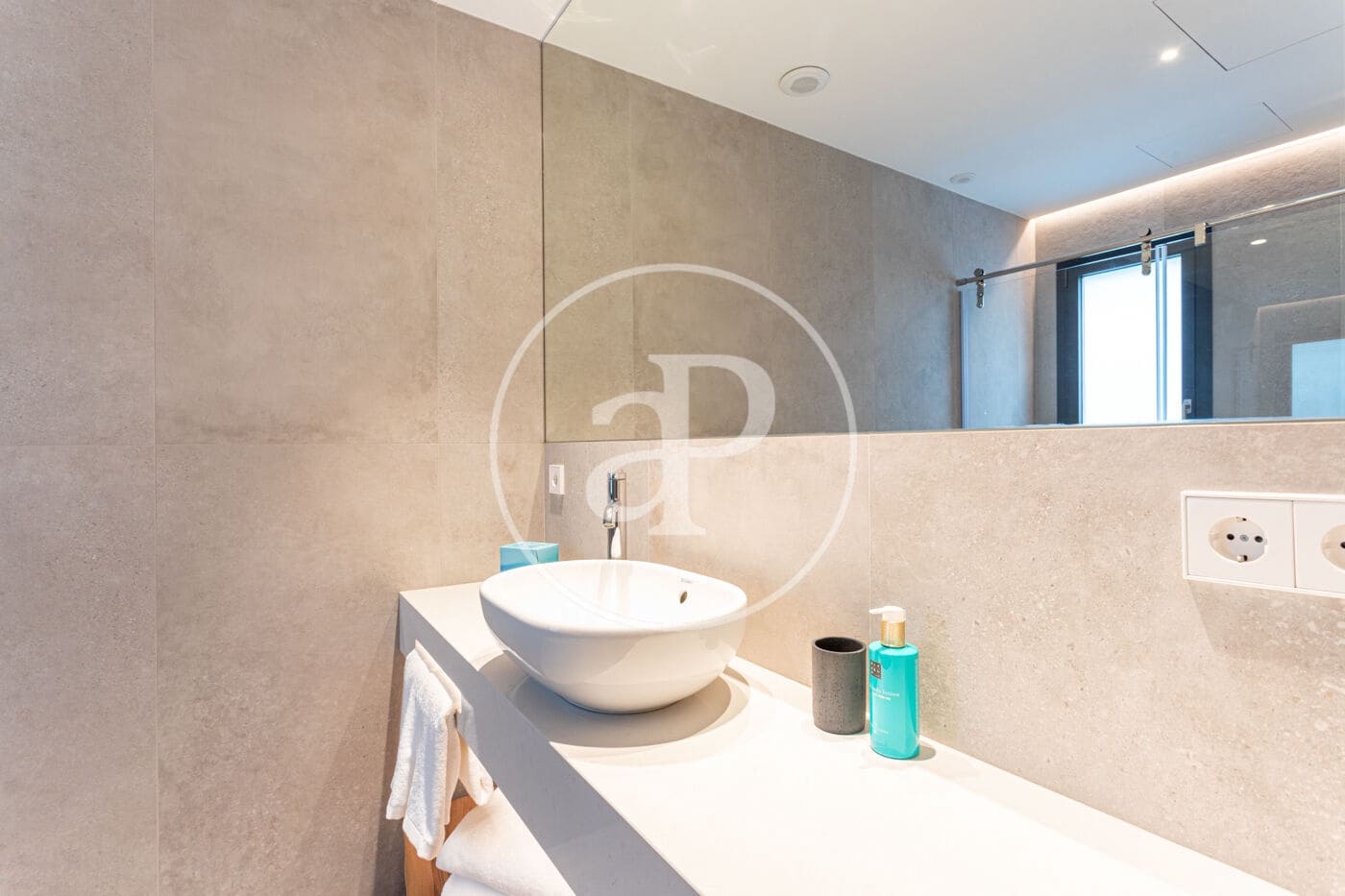 3 bedroom Apartment for rent in Barcelona city - € 8,500 (Ref: 8726231)