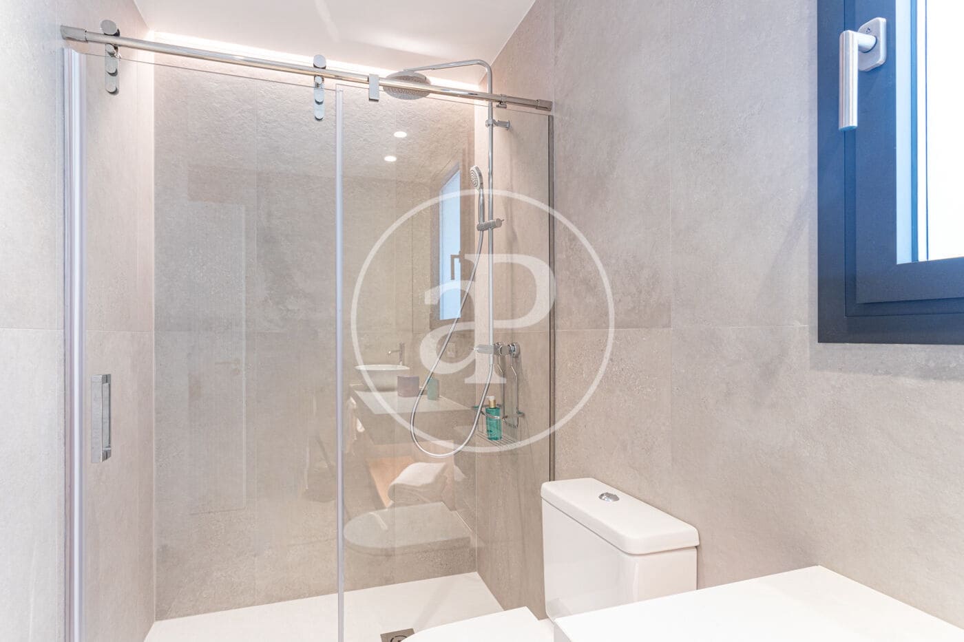 3 bedroom Apartment for rent in Barcelona city - € 8,500 (Ref: 8726231)