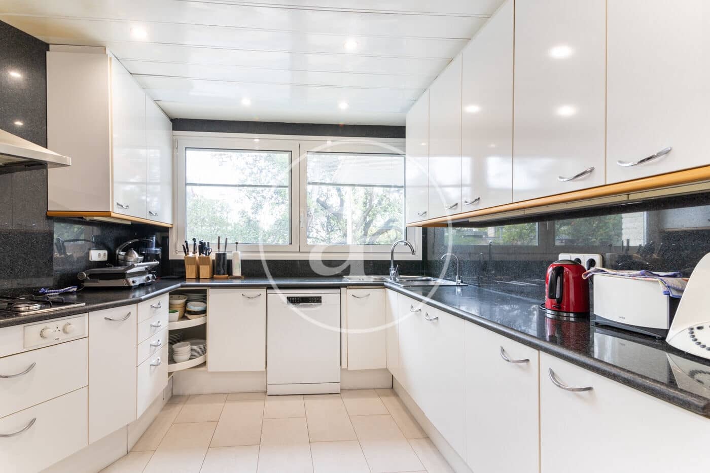 4 bedroom Villa for rent in Barcelona city with pool - € 16,000 (Ref: 8726244)