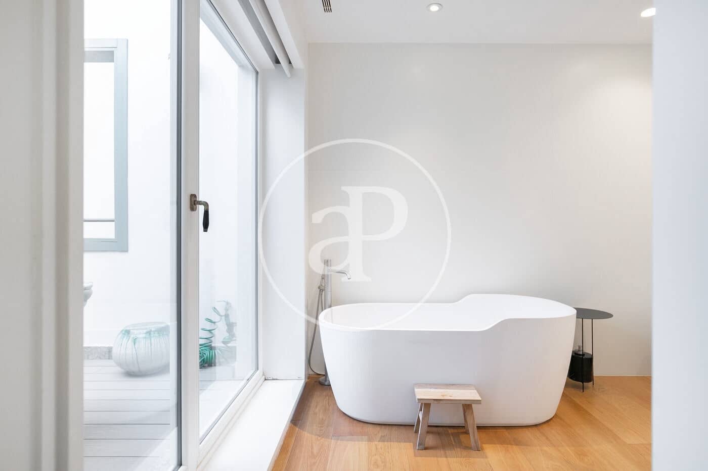 4 bedroom Apartment for rent in Barcelona city with pool - € 18,000 (Ref: 8729823)