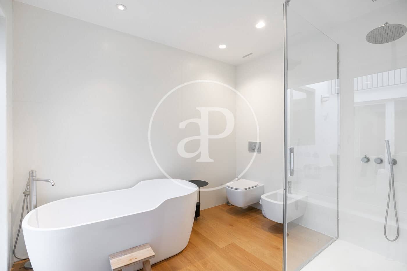 4 bedroom Apartment for rent in Barcelona city with pool - € 18,000 (Ref: 8729823)