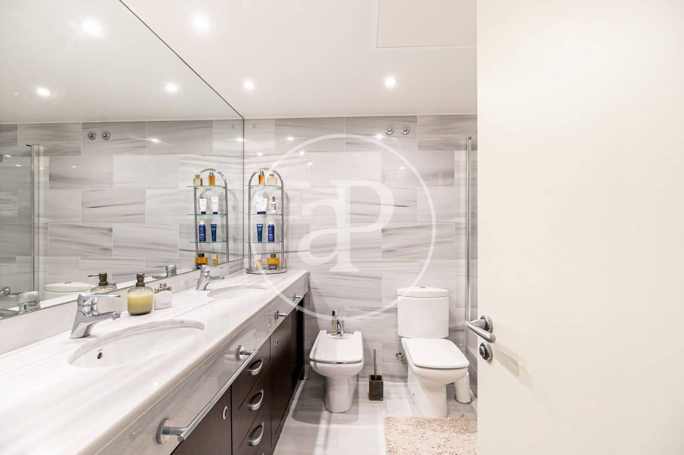 3 slaapkamer Appartement te huur in Barcelona stad met zwembad - € 4.900 (Ref: 8734529)