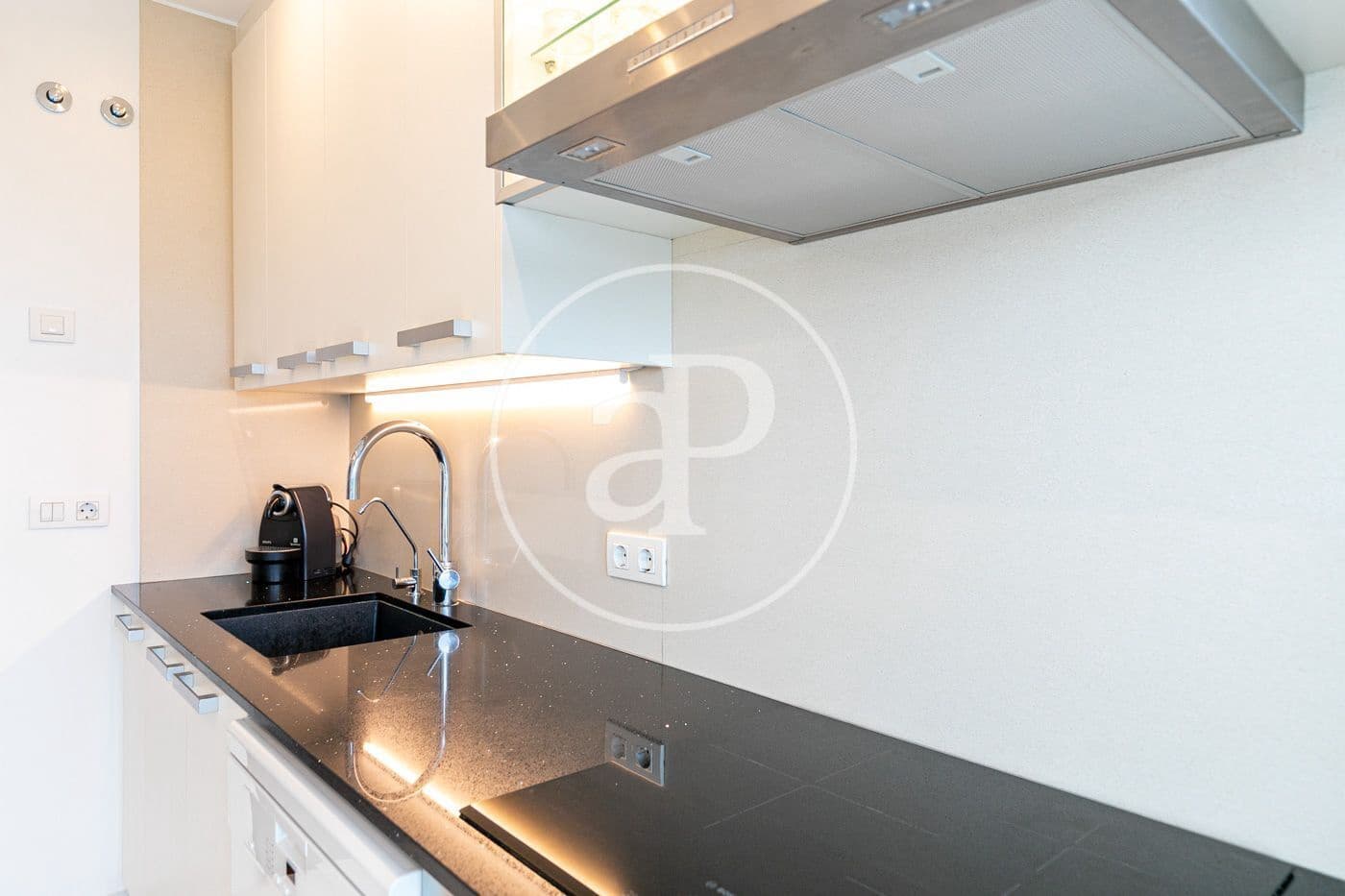 3 slaapkamer Appartement te huur in Barcelona stad met zwembad - € 4.900 (Ref: 8734529)