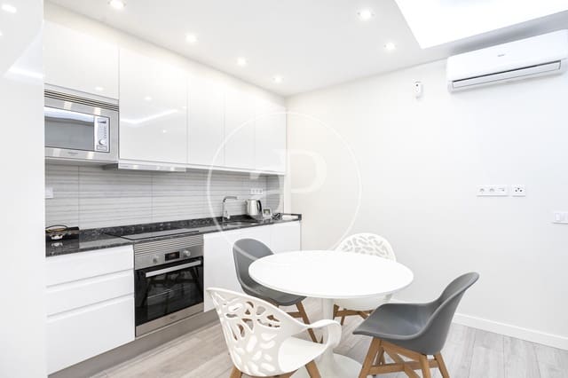 2 soverom Leilighet til leie i El Barri Gòtic, Barcelona by - € 1 490 (Ref: 8735640)