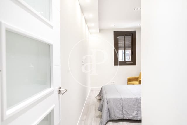 2 soverom Leilighet til leie i El Barri Gòtic, Barcelona by - € 1 490 (Ref: 8735640)