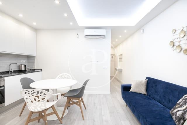 2 soverom Leilighet til leie i El Barri Gòtic, Barcelona by - € 1 490 (Ref: 8735640)