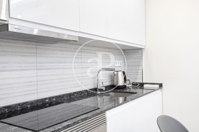 2 soverom Leilighet til leie i El Barri Gòtic, Barcelona by - € 1 490 (Ref: 8735640)