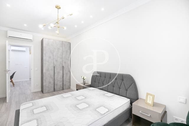 2 soverom Leilighet til leie i El Barri Gòtic, Barcelona by - € 1 490 (Ref: 8735640)