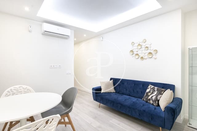 2 soverom Leilighet til leie i El Barri Gòtic, Barcelona by - € 1 490 (Ref: 8735640)