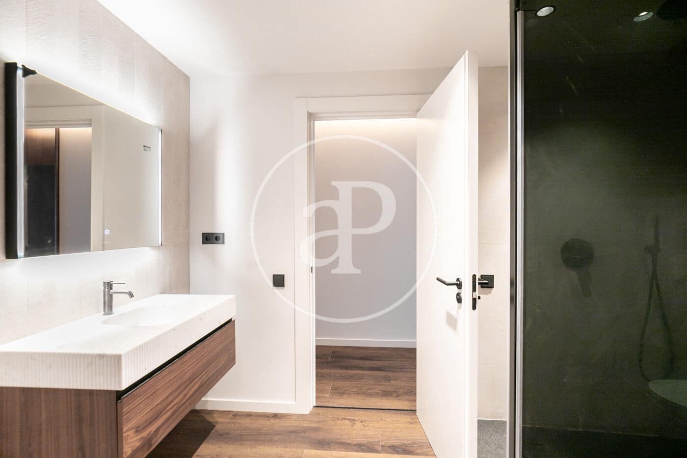 2 bedroom Apartment for sale in Barcelona city - € 1,350,000 (Ref: 8739066)