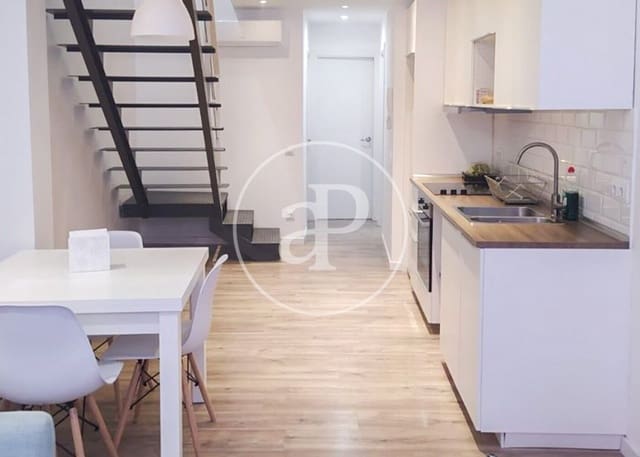 3 bedroom Apartment for sale in Sants, Barcelona city - € 275,000 (Ref: 8752669)