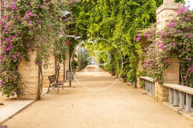 3 bedroom Apartment for sale in Sants, Barcelona city - € 275,000 (Ref: 8752669)