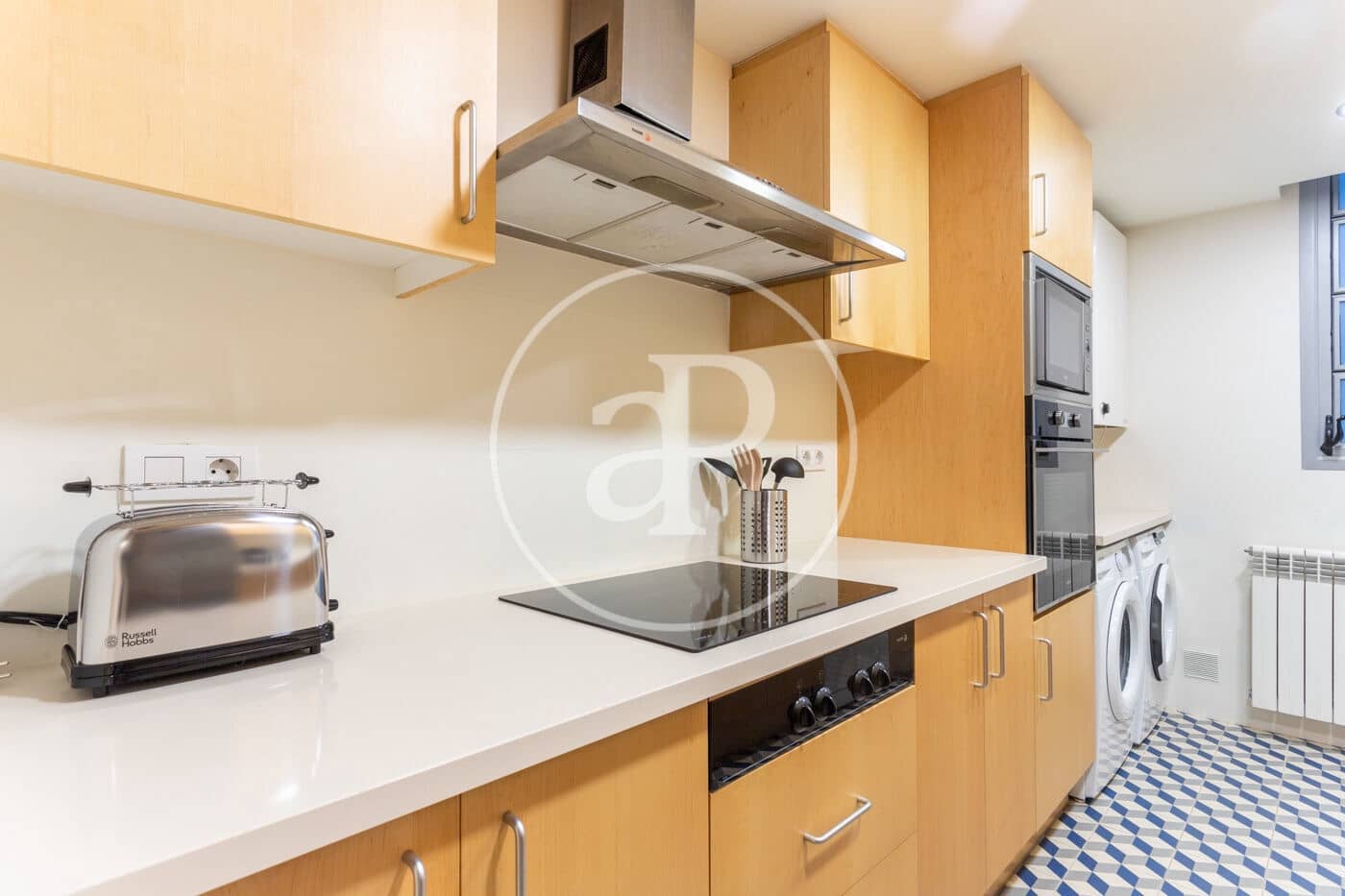 3 slaapkamer Appartement te huur in Barcelona stad - € 2.660 (Ref: 8760337)