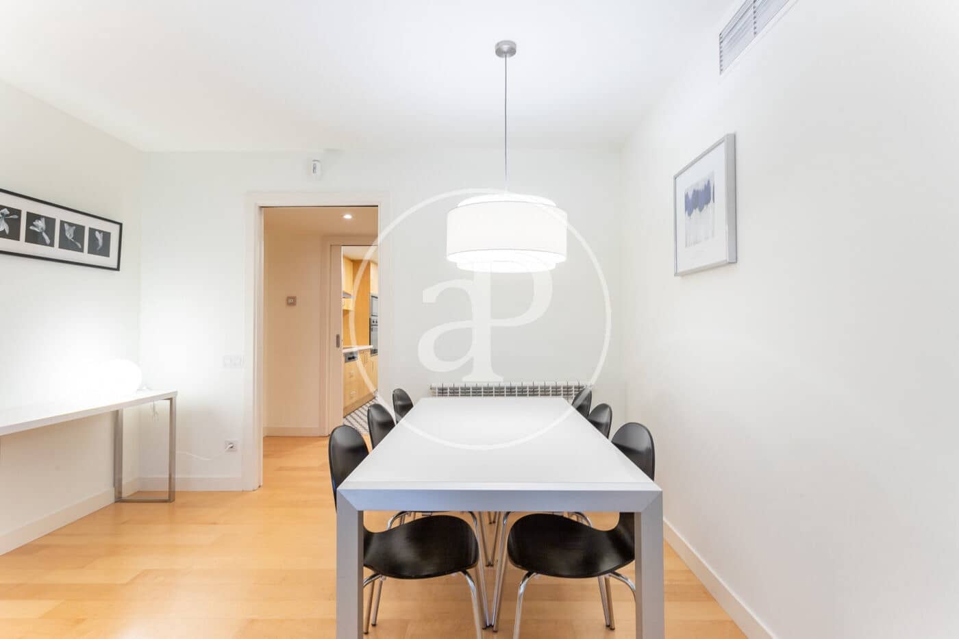 3 slaapkamer Appartement te huur in Barcelona stad - € 2.660 (Ref: 8760337)