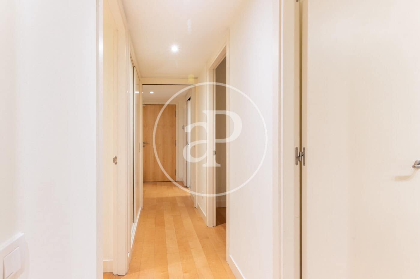 3 slaapkamer Appartement te huur in Barcelona stad - € 2.660 (Ref: 8760337)