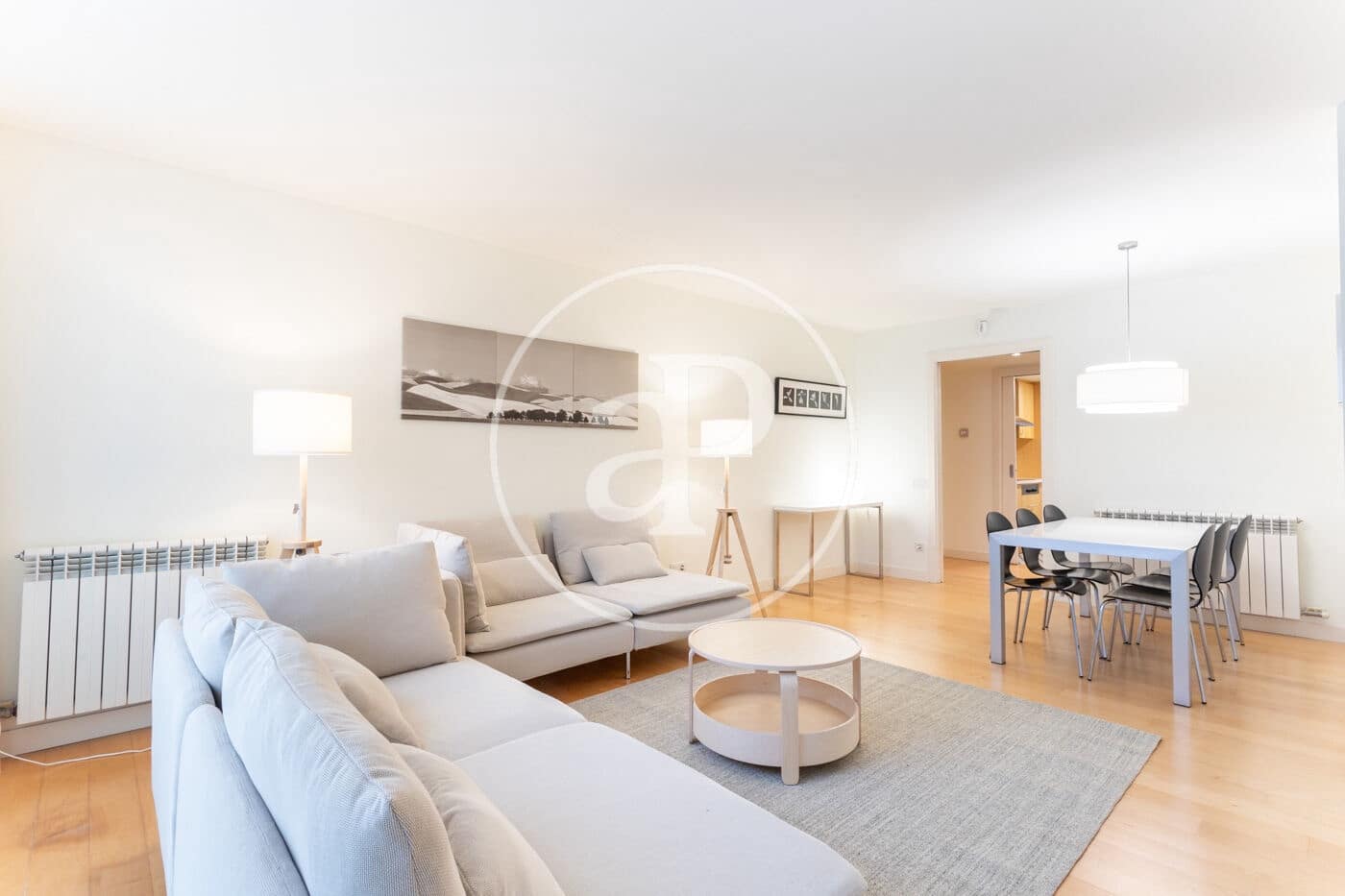 3 slaapkamer Appartement te huur in Barcelona stad - € 2.660 (Ref: 8760337)