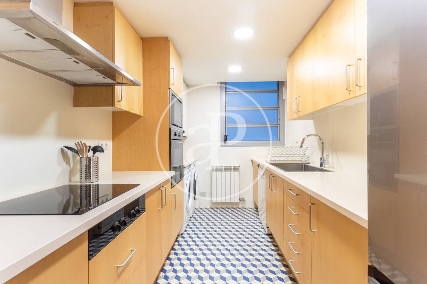 3 slaapkamer Appartement te huur in Barcelona stad - € 2.660 (Ref: 8760337)