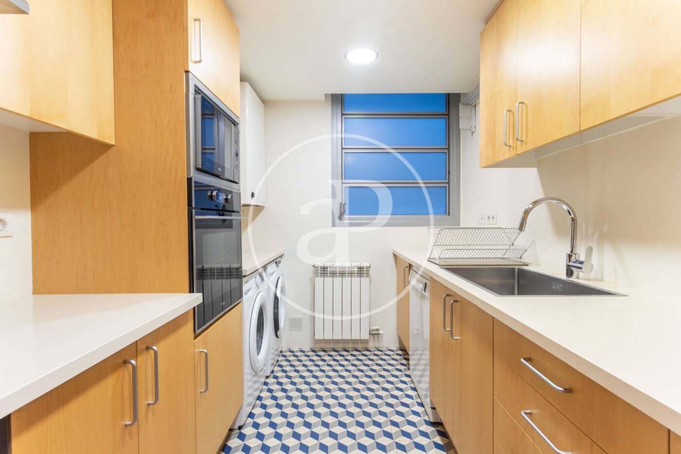 3 slaapkamer Appartement te huur in Barcelona stad - € 2.660 (Ref: 8760337)