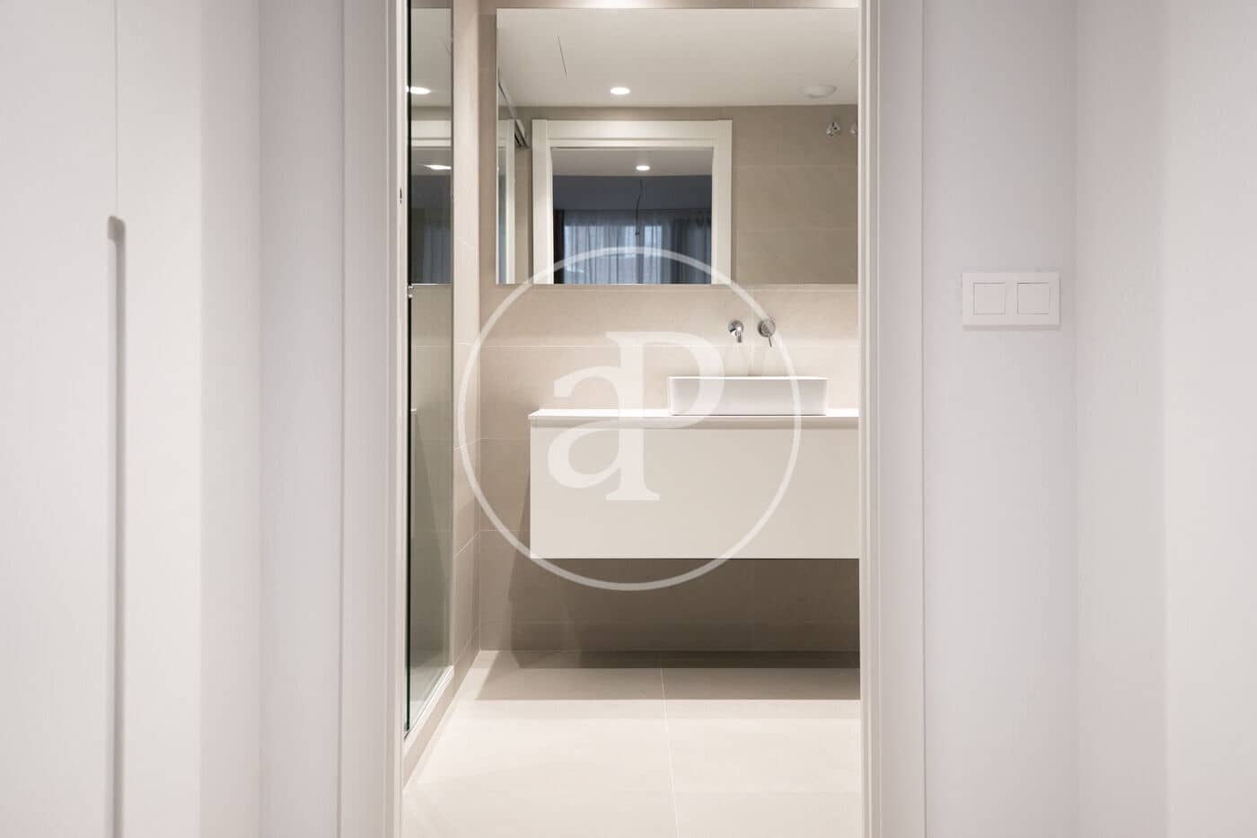 2 soverom Leilighet til leie i Barcelona by - € 2 200 (Ref: 8772851)