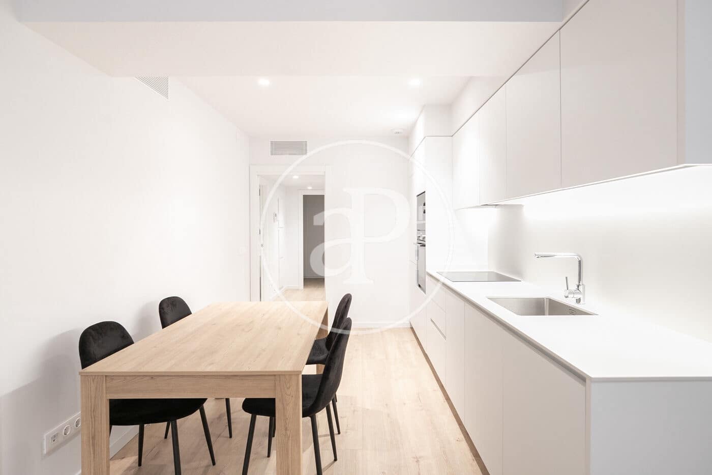 2 soverom Leilighet til leie i Barcelona by - € 2 200 (Ref: 8772851)