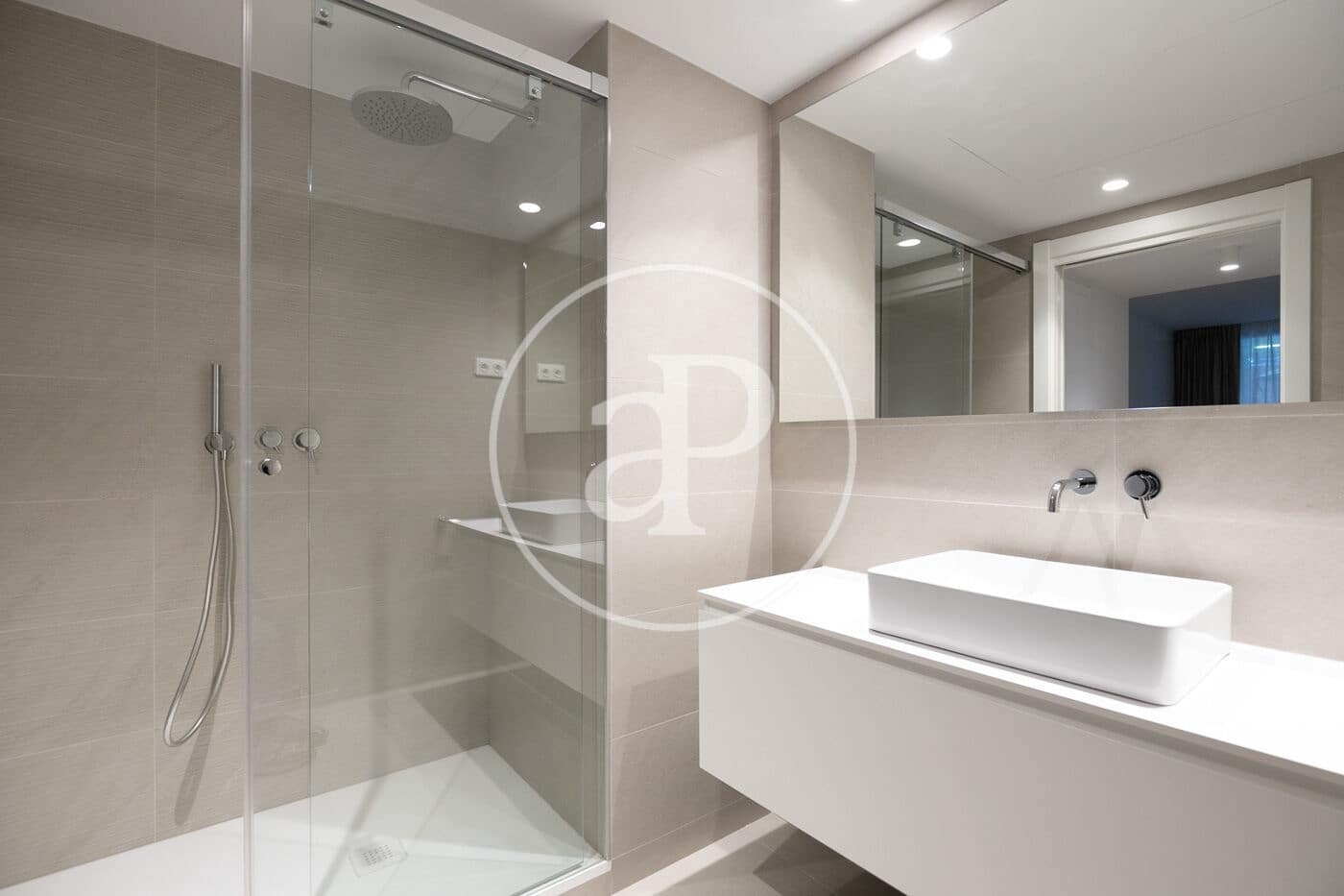 2 soverom Leilighet til leie i Barcelona by - € 2 200 (Ref: 8772851)