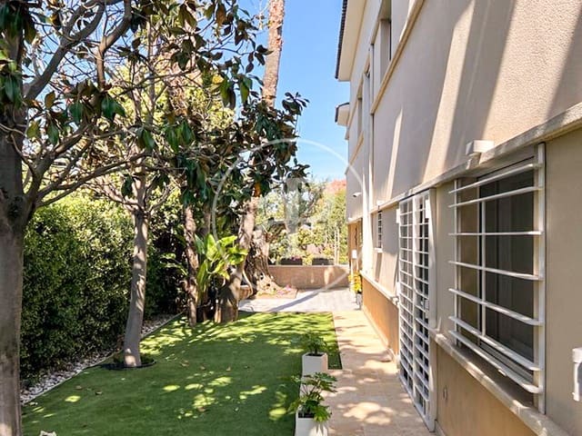 5 slaapkamer Villa te koop in Sant Just Desvern - € 1.625.000 (Ref: 8772853)