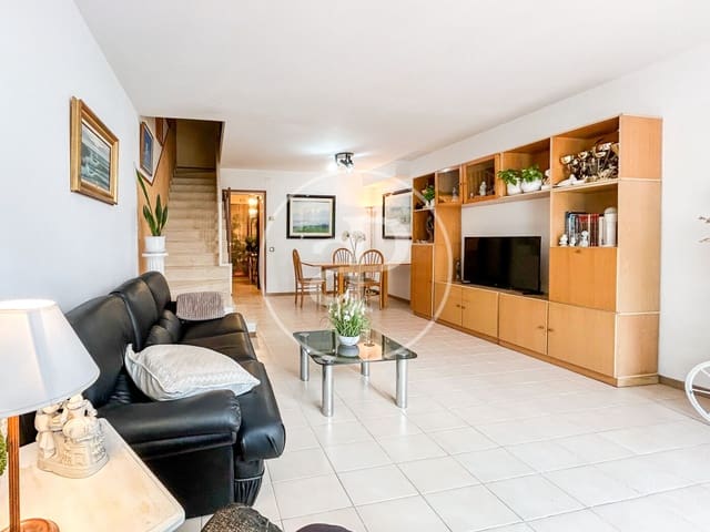 Chalet de 4 habitaciones en Sant Cugat del Vallès en venta con piscina - 949.000 € (Ref: 8786756)