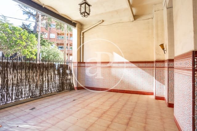 4 bedroom Apartment for sale in Vallvidrera, El Tibidabo i Les Planes, Barcelona city - € 545,000 (Ref: 8792504)