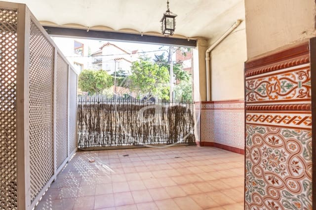 4 bedroom Apartment for sale in Vallvidrera, El Tibidabo i Les Planes, Barcelona city - € 545,000 (Ref: 8792504)