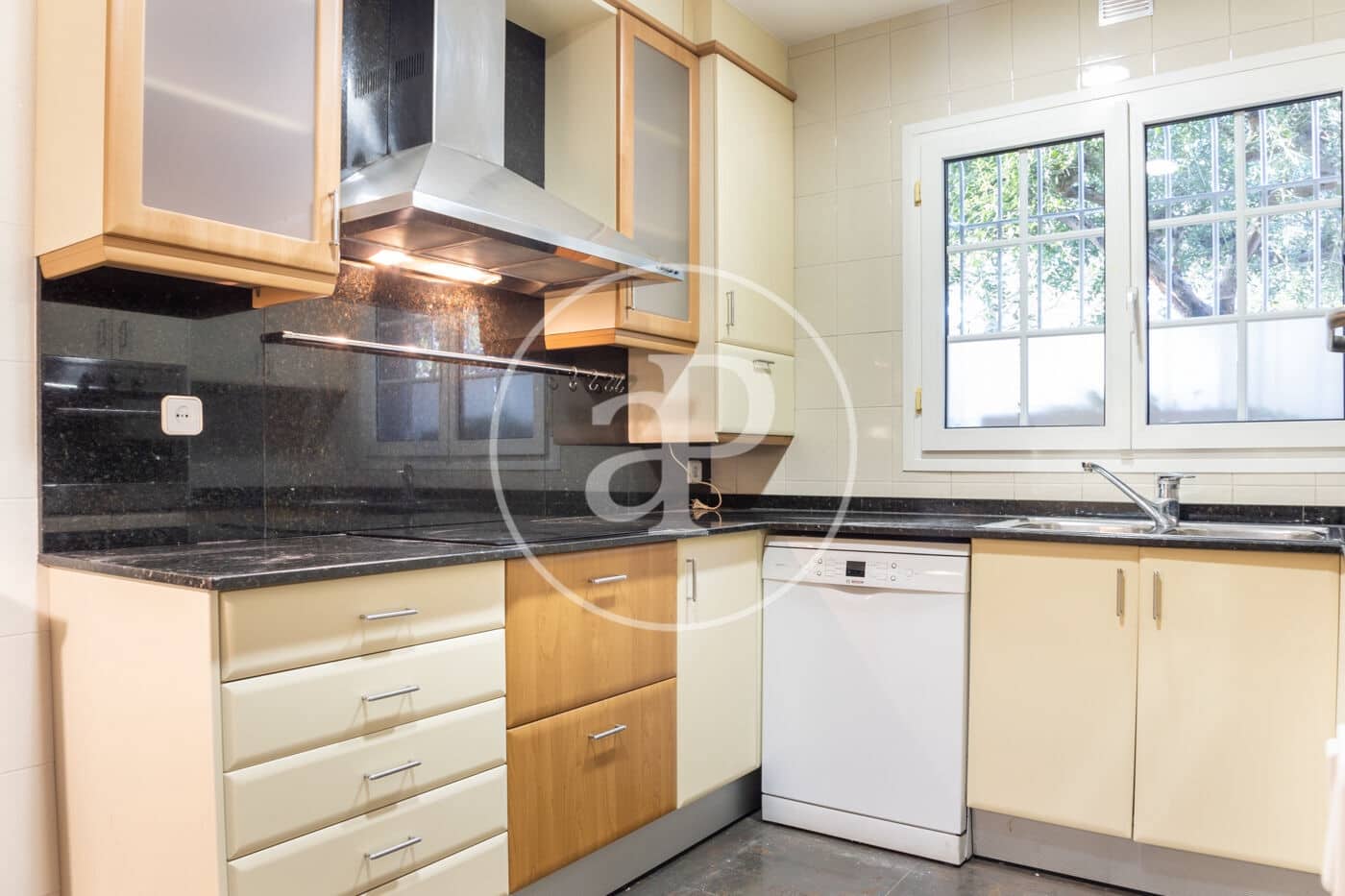 4 bedroom Villa for rent in Sant Cugat del Valles with garage - € 2,459 (Ref: 8798915)