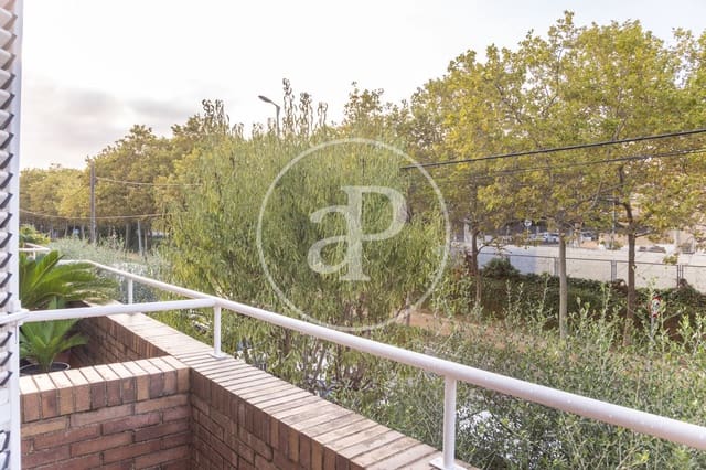 4 bedroom Villa for rent in Sant Cugat del Vallès - € 2,459 (Ref: 8798915)