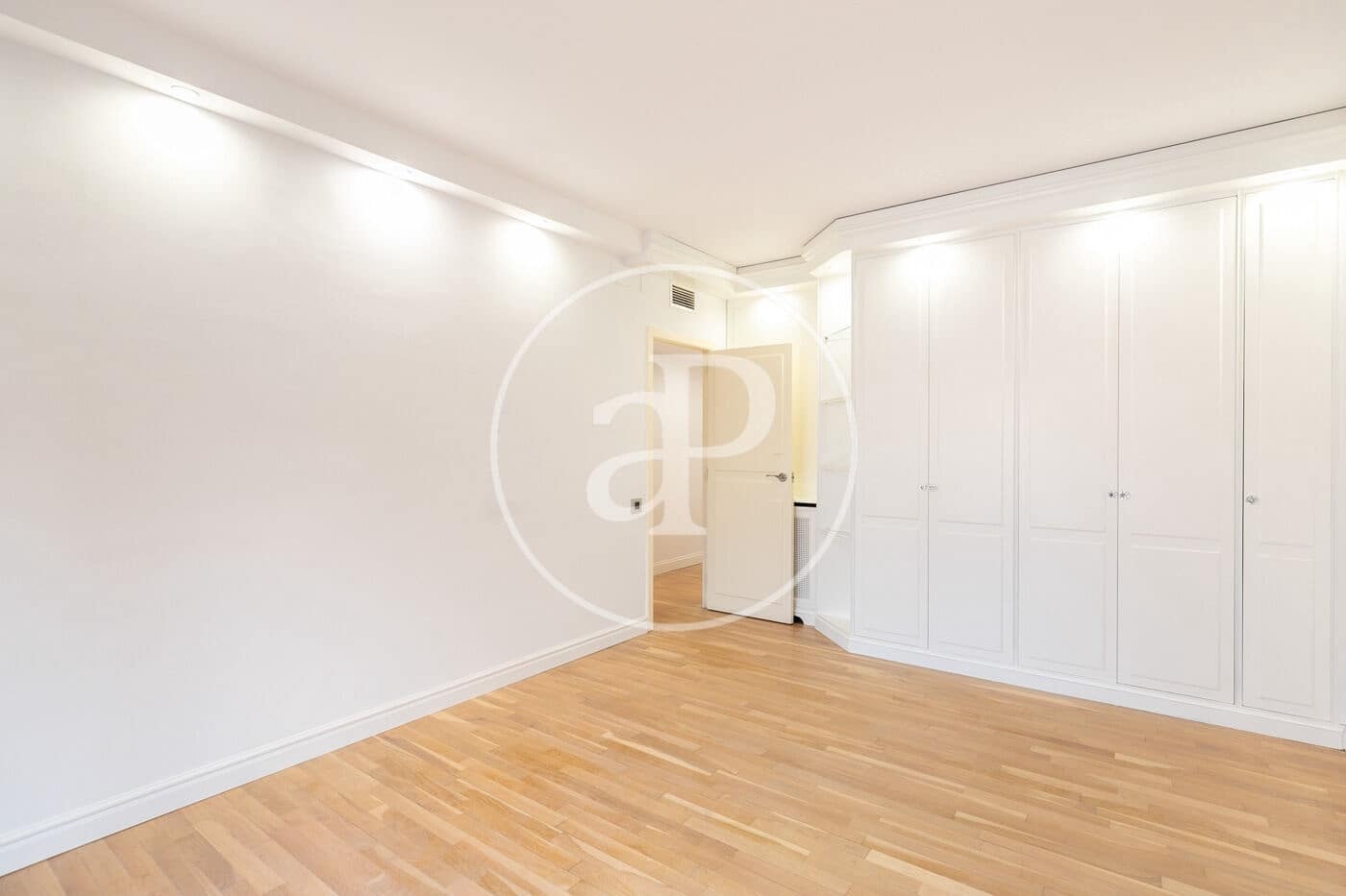 5 bedroom Apartment for rent in Barcelona city with garage - € 5,635 (Ref: 8806348)