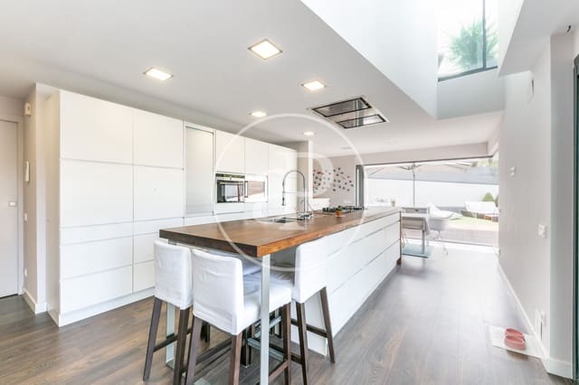 Villa/Maison de 10 chambres à louer à Vallvidrera, El Tibidabo i Les Planes, Barcelone ville avec piscine - 20 000 € (Ref: 8839160)