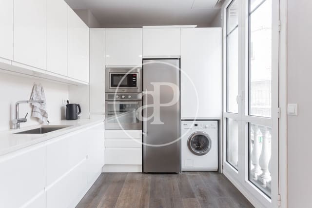 3 bedroom Apartment for rent in La Dreta de L'Eixample, Barcelona city - € 2,600 (Ref: 8839161)