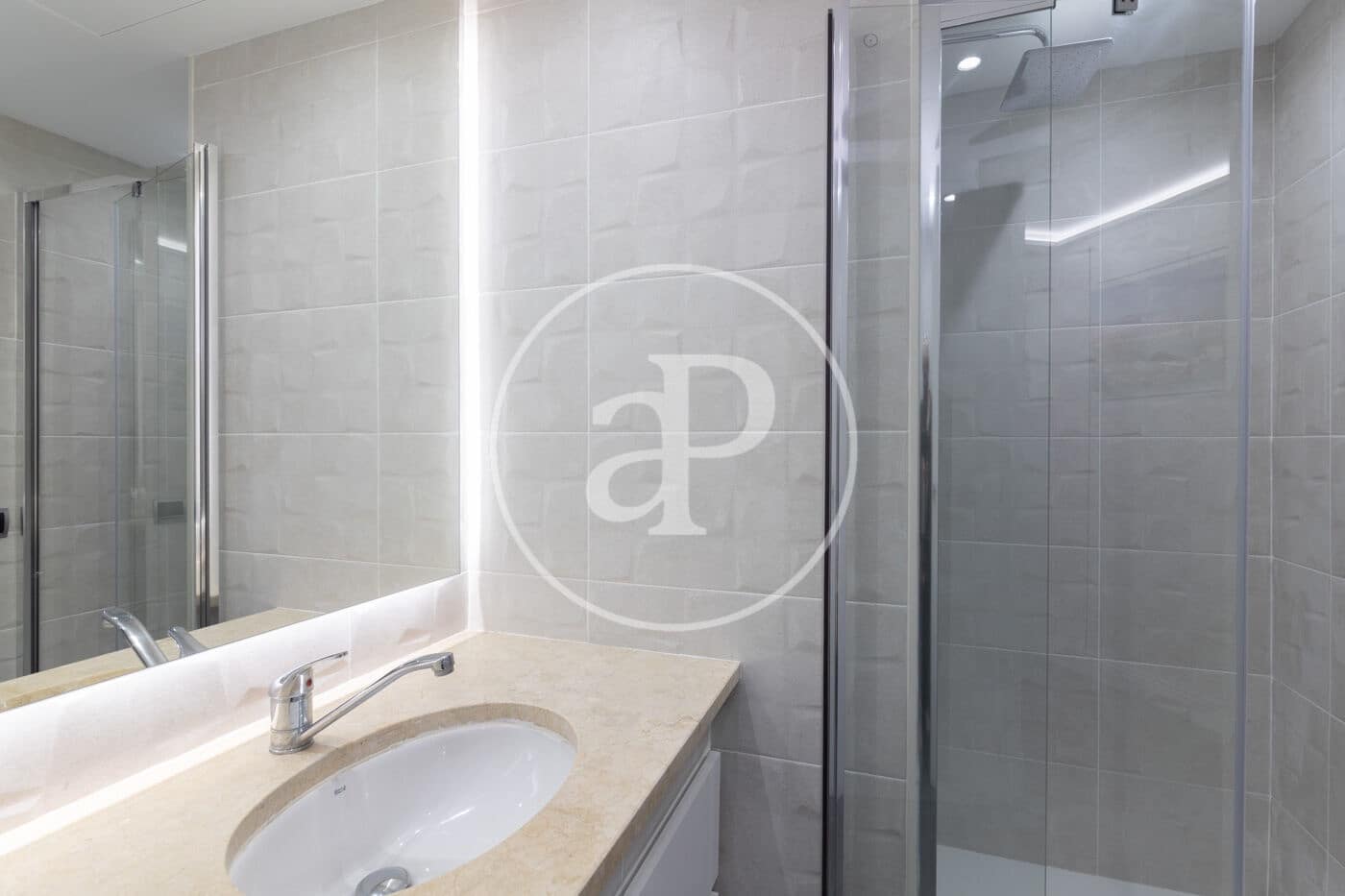 2 bedroom Apartment for rent in Barcelona city with garage - € 3,400 (Ref: 8849654)