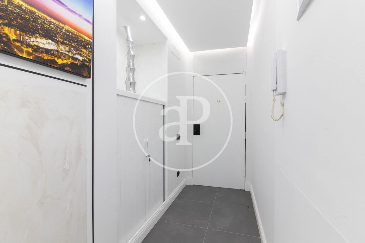 2 bedroom Apartment for rent in Barcelona city with garage - € 3,400 (Ref: 8849654)