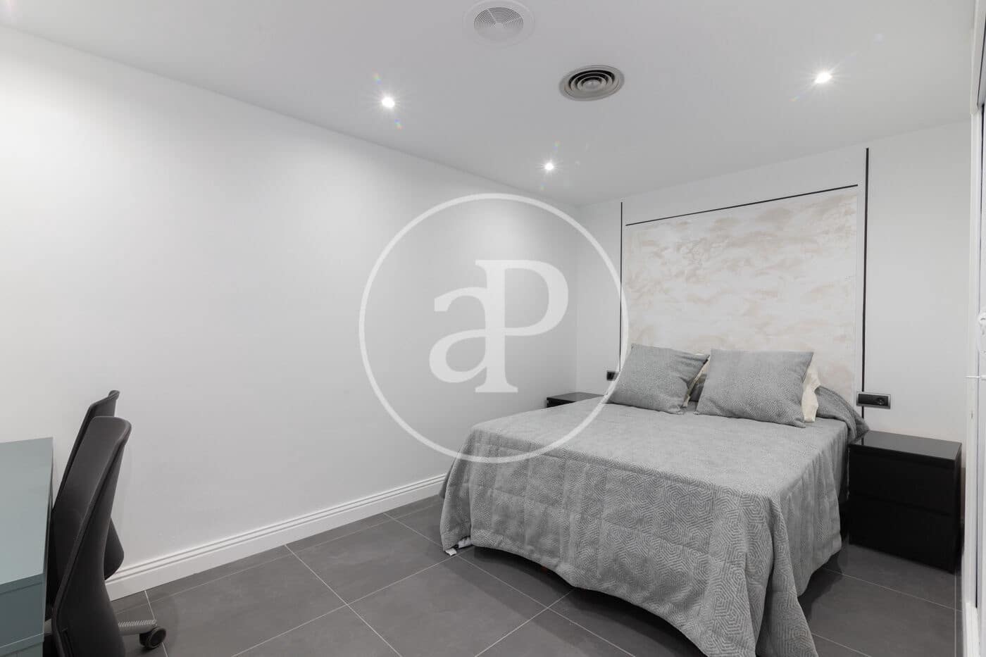 2 bedroom Apartment for rent in Barcelona city with garage - € 3,400 (Ref: 8849654)