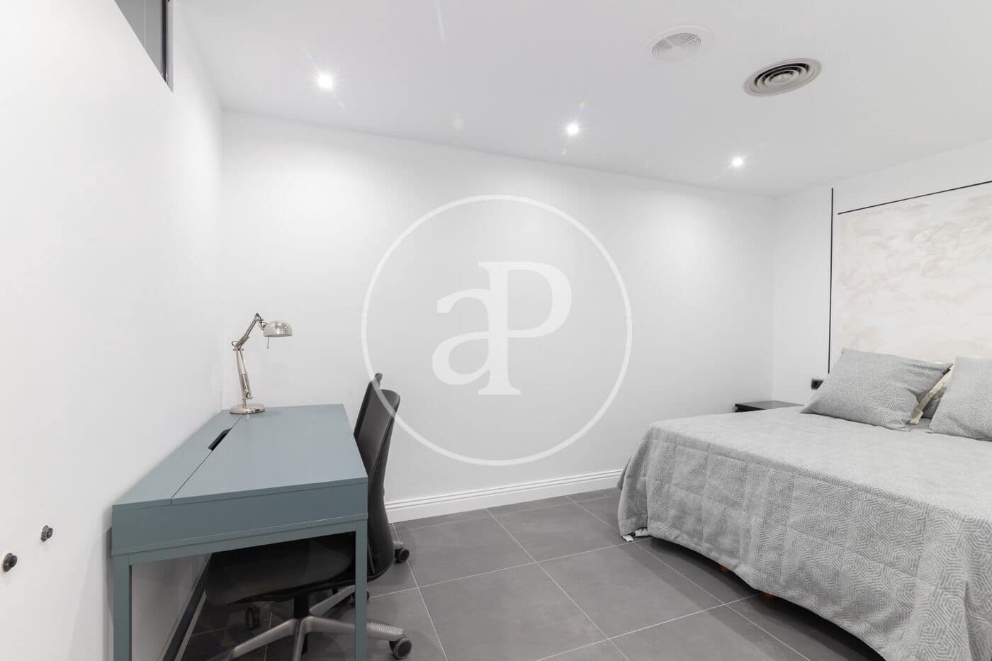 2 bedroom Apartment for rent in Barcelona city with garage - € 3,400 (Ref: 8849654)