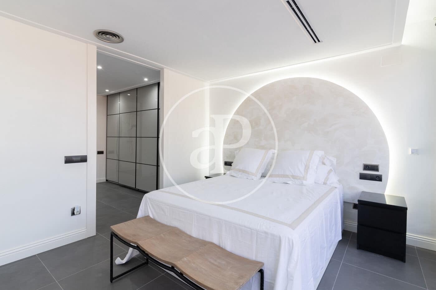 2 bedroom Apartment for rent in Barcelona city with garage - € 3,400 (Ref: 8849654)