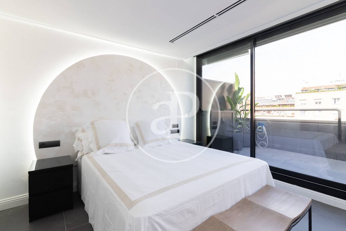 2 bedroom Apartment for rent in Barcelona city with garage - € 3,400 (Ref: 8849654)