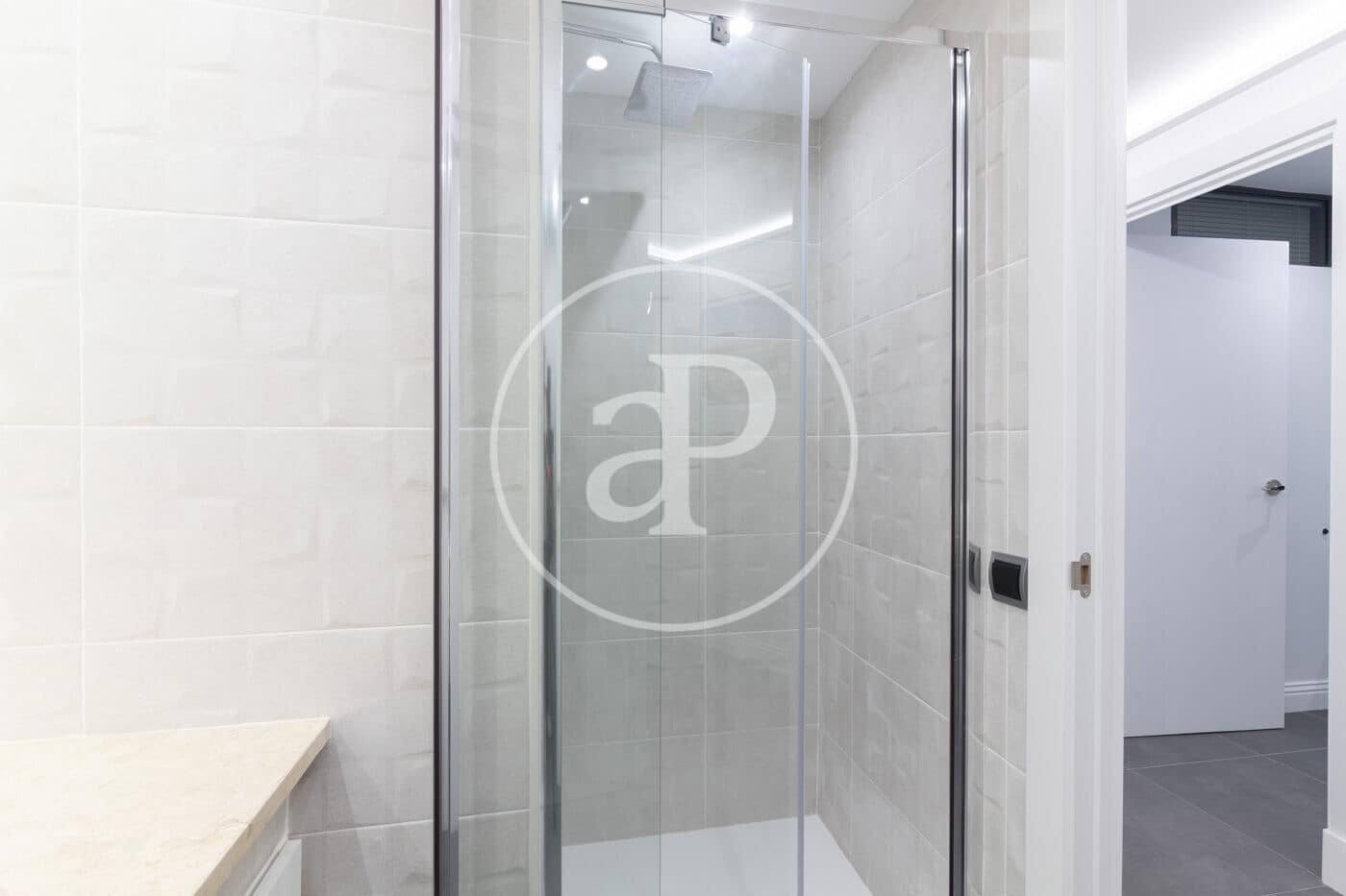 2 bedroom Apartment for rent in Barcelona city with garage - € 3,400 (Ref: 8849654)